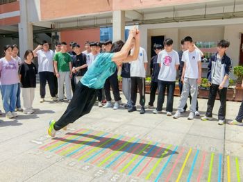 南湖中学：巧用微空间强体魄，精织游戏网促成长